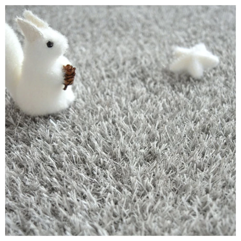 Gazon Synthétique Happy Party - Couleur Gris Clair - Classé Feu - 20mm - 2m X 9m – Image 6