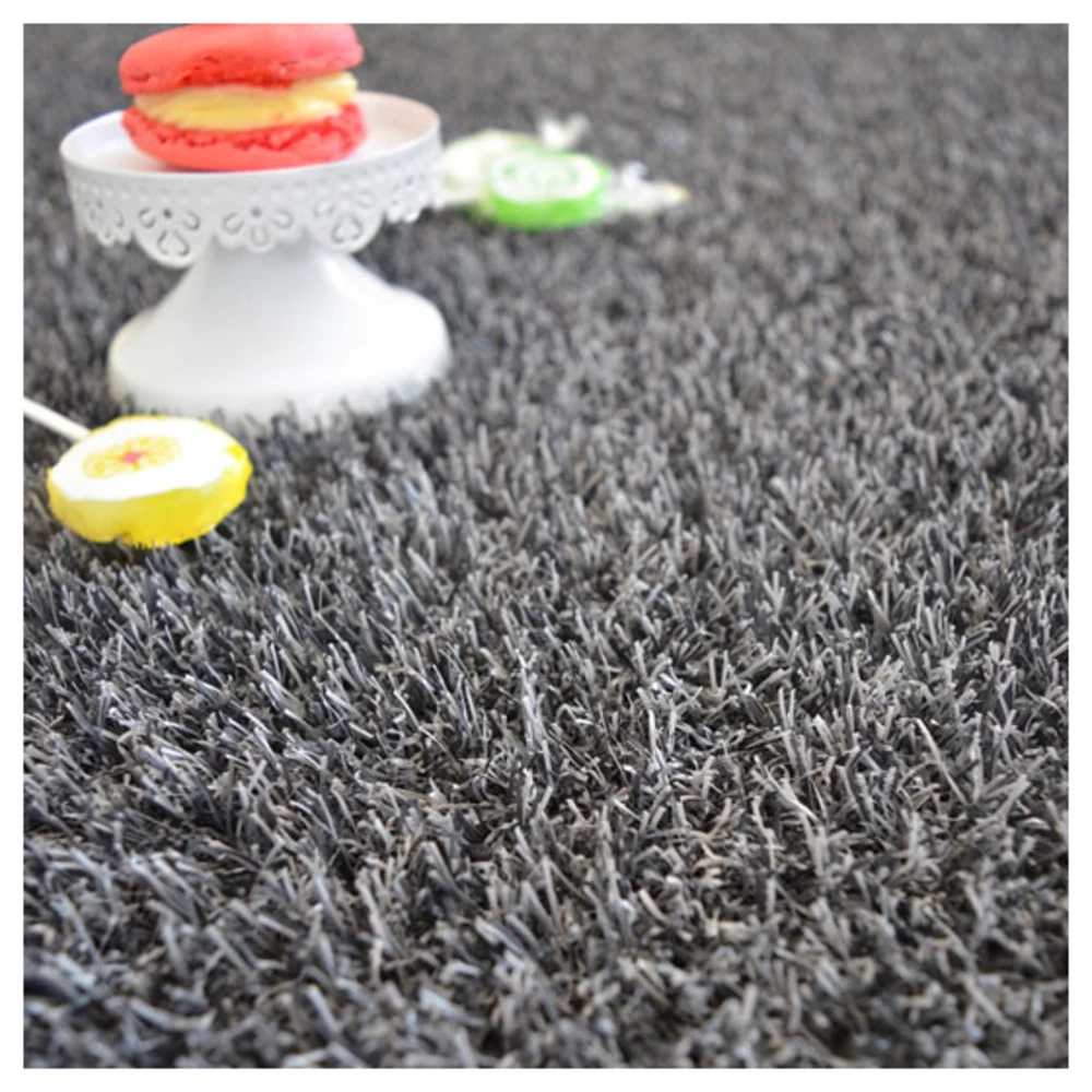 Gazon Synthétique Happy Party - Couleur Gris Foncé - Classé Feu - 20mm - 1m X 8m – Image 4