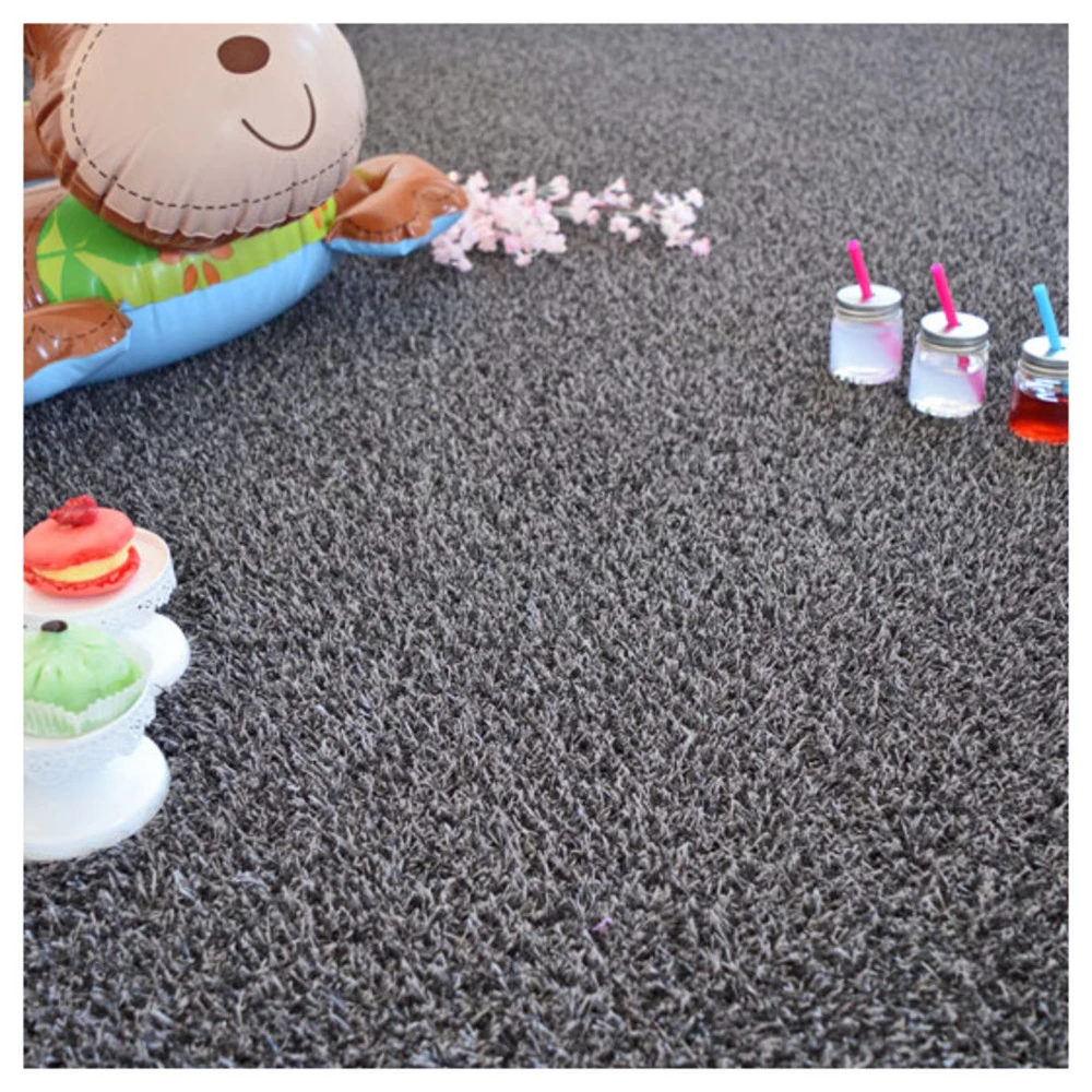 Gazon Synthétique Happy Party - Couleur Gris Foncé - Classé Feu - 20mm - 1m X 8m – Image 3